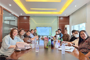 泰國經(jīng)銷商合作伙伴率團(tuán)隊(duì)來易純公司考察