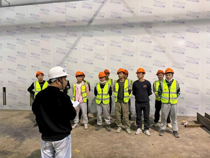 江陰中綠涂布機(jī)凈化車(chē)間安裝中